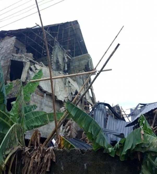 Commotion as three-storey building collapses in Rivers state (photos)