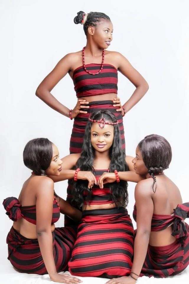 Idoma attire