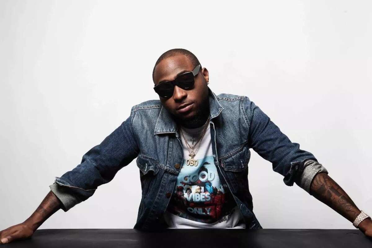Fans risk it all for Davido, climb fence to dance for singer as they discover him at private Lagos beach house