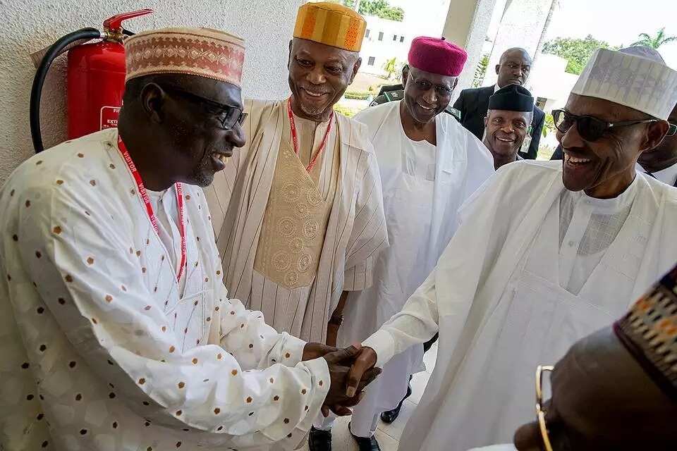 Labarai cikin Hotuna: Shugabannin jam'iyyun APC da PDP sun kaiwa Shugaba Buhari ziyarar ban gajiya