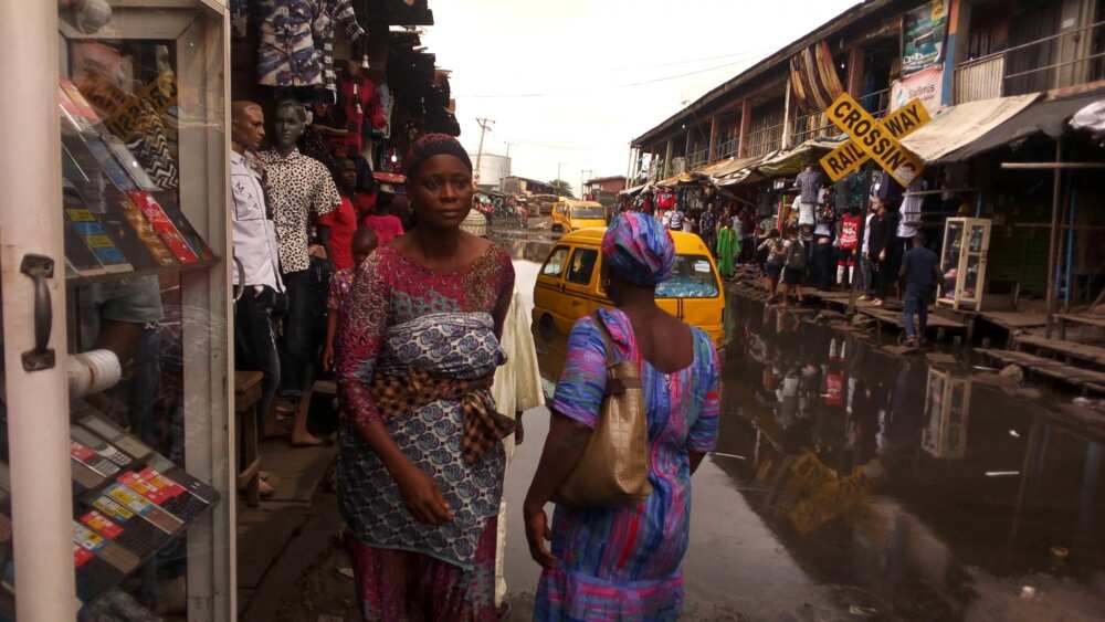 Railway crossing of Ijora 7 UP market, Lagos. Source: Esther Odili. Railway crossing of Ijora 7 UP market, Lagos. Source: Esther Odili.