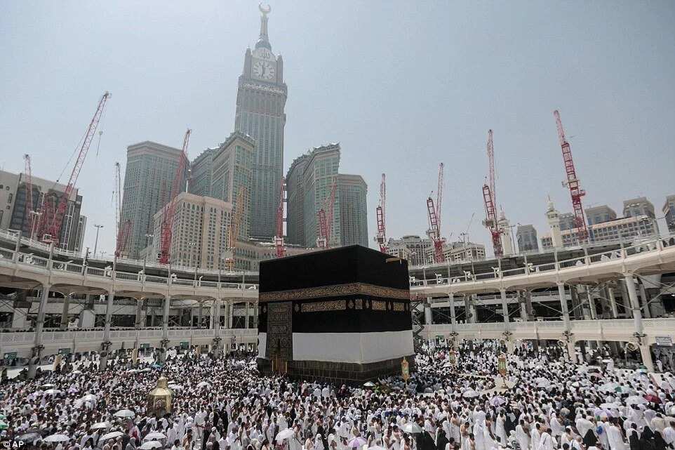 Muslims Gather At Mount Arafat To Mark Peak Of Hajj 2015