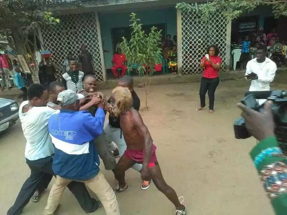 Labarin wani Tsoho dan shekara 77 mai jan mota da wuya Labarin wani Tsoho dan shekara 77 mai jan mota da wuya