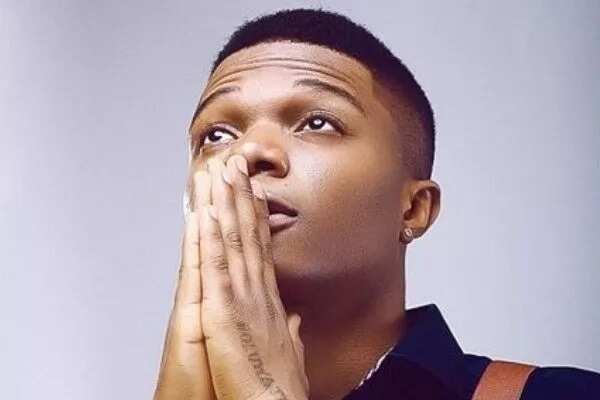 Nigerian lady tattoos big picture of singer Wizkid on her back (photos)