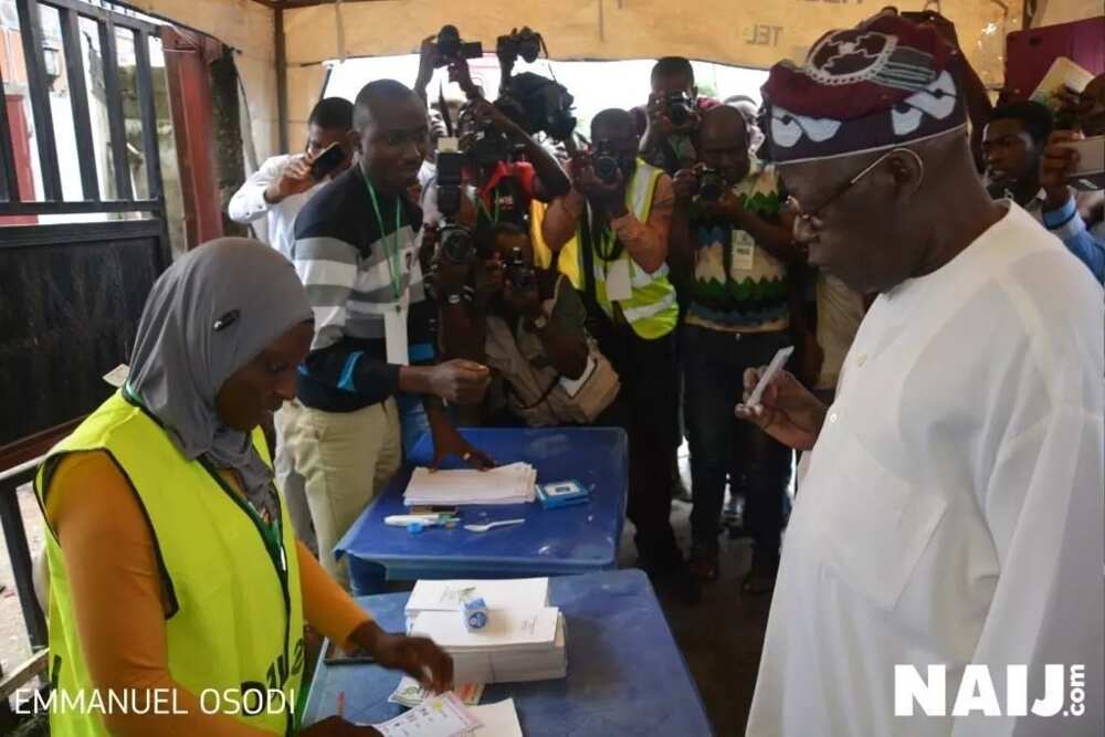 LIVE UPDATES: APC leader Bola Tinubu arrives Ikeja Polling Unit to cast his vote (photos, video)