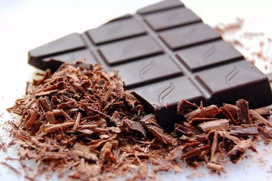 Health benefits of cocoa powder vs dark chocolate