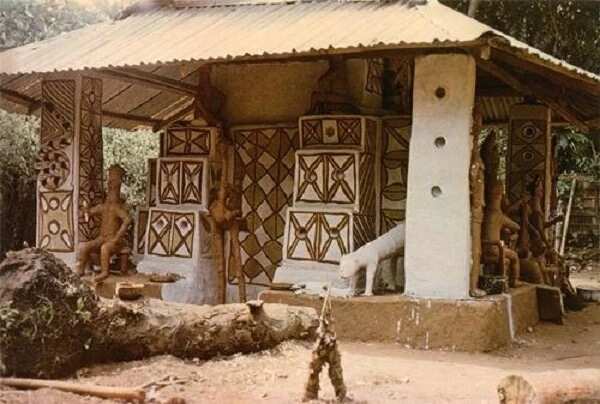 nigerian mud hut