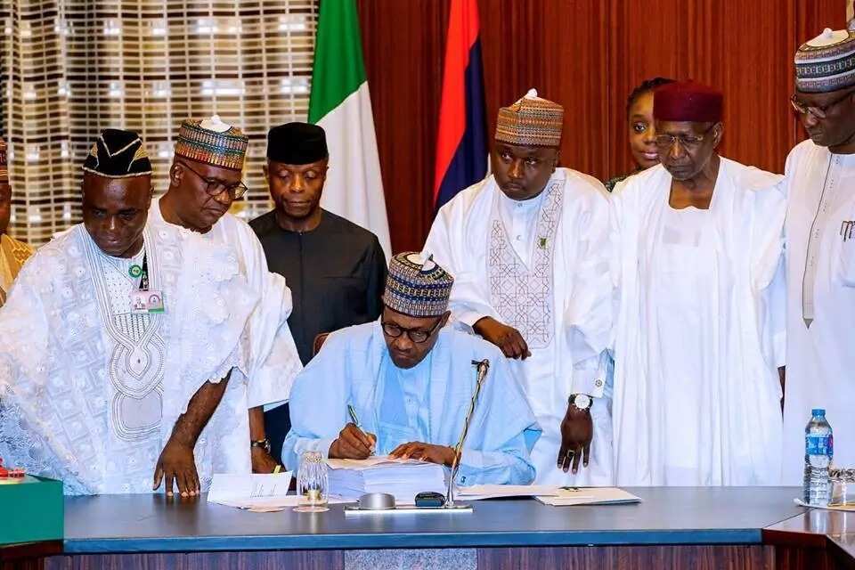 President Buhari signs 2018 budget