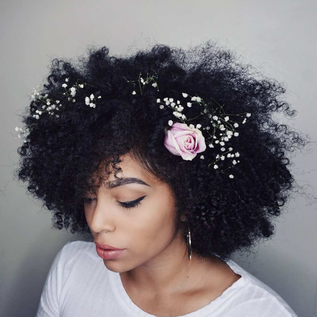 37 Wedding Hairstyles With Flowers That Will Stay Put