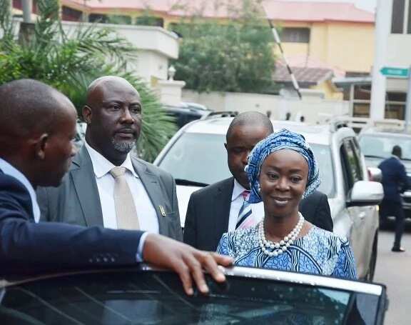 Saraki's Wife Causes Commotion At EFCC Office