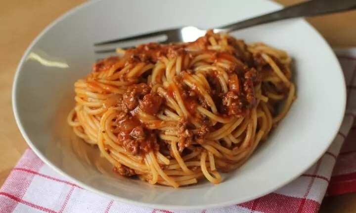 How to make spaghetti Bolognese with Dolmio