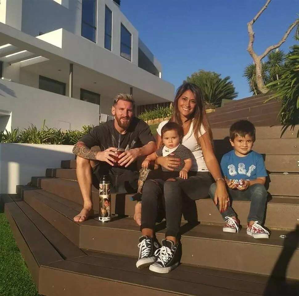 Messi with family in the garden