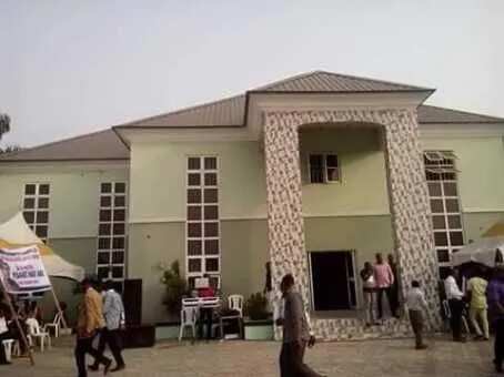 Ex-militants set Senator Abe’s campaign office on fire