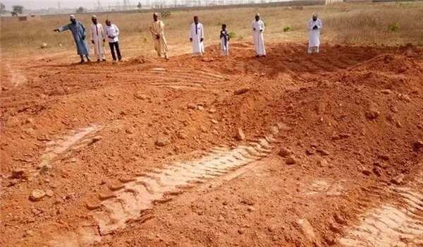 Zaria bloodbath: Mass graves dug by army exposed (photos)