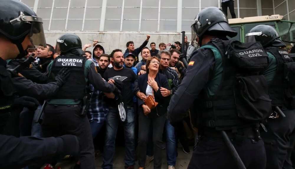 400 injured as police attack voters at Catalan independence referendum