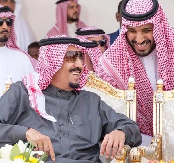 Sarkin Saudiyya yayi kakkaɓa, tankaɗe da rairaya Sarkin Saudiyya yayi kakkaɓa, tankaɗe da rairaya