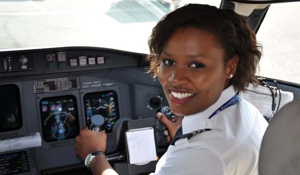 low hour pilot jobs africa