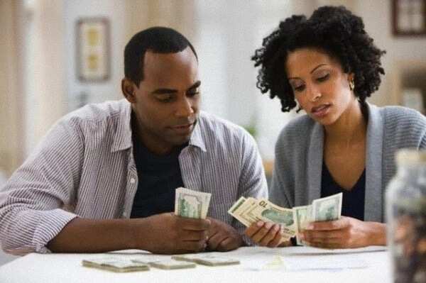 5 signs your husband is very stingy
