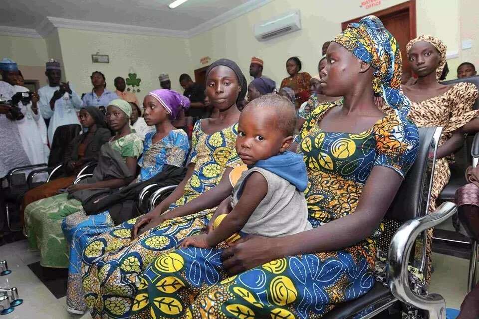 Ga sunayen yan matan Chibok da aka sako Ga sunayen yan matan Chibok da aka sako
