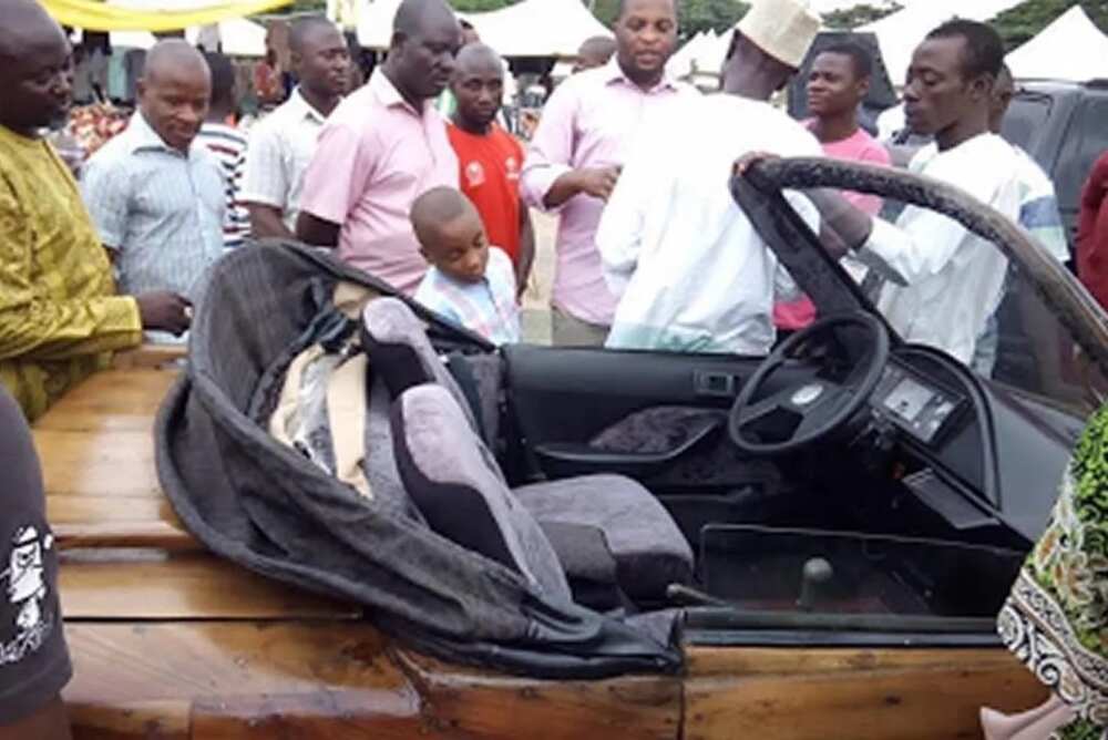 Talented Nigerian man constructs a car from wood (photos) Talented Nigerian man constructs a car from wood (photos)