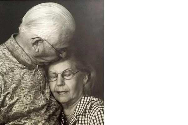 After being married for 69 years, couple die minutes apart (photos)