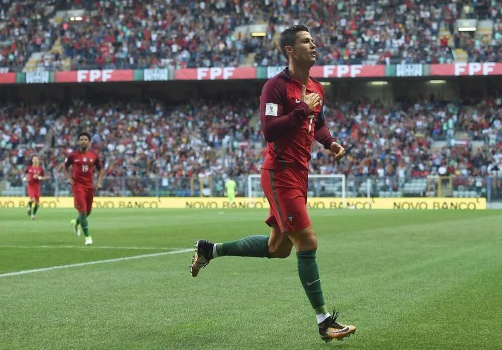 Cristiano Ronaldo's girlfriend Georgina Rodriguez shows off baby bump Cristiano Ronaldo's girlfriend Georgina Rodriguez shows off baby bump