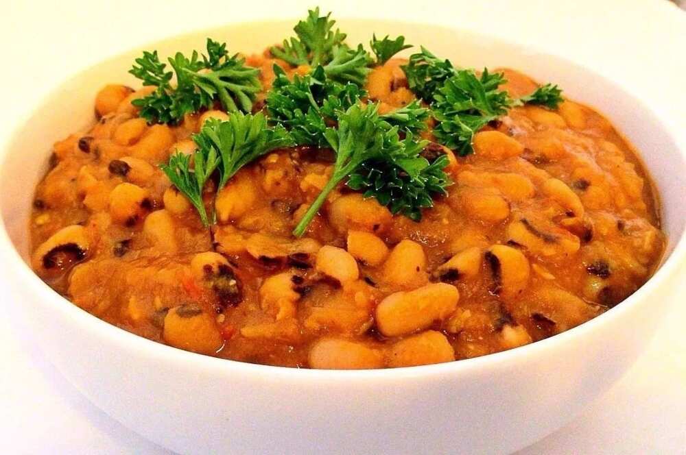 How to cook porridge beans with ripe plantain How to cook porridge beans with ripe plantain