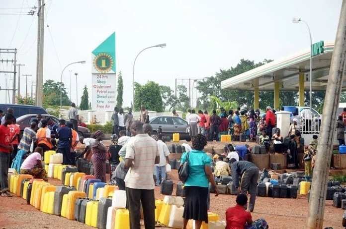 Fuel queues