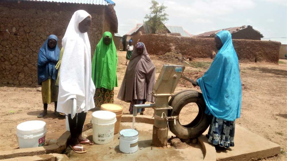 Sabuwar doka a Kaduna: Bulala 7 da kuma tarar N200 ga duk masu fitsari ko kashi a waje Sabuwar doka a Kaduna: Bulala 7 da kuma tarar N200 ga duk masu fitsari ko kashi a waje