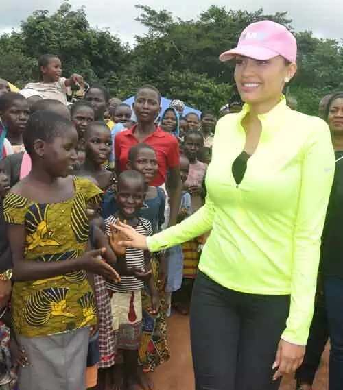 Iara Oshiomhole Visits IDP Camp In Edo