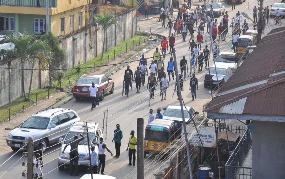 BREAKING: 3 reportedly killed as Hausa, Igbos clash in Aba BREAKING: 3 reportedly killed as Hausa, Igbos clash in Aba