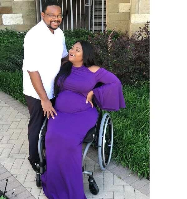 Popular Nigerian blogger in wheelchair Lizzy Oke announced her pregnancy with beautiful photos