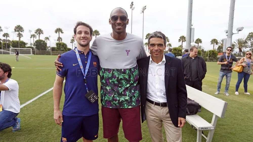 Kobe Bryant Visits Barcelona Training Camp (PHOTOS)