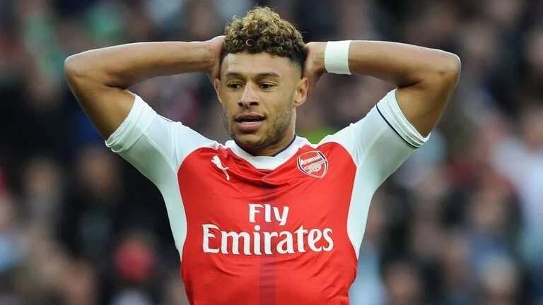 Arsenal star Alex Oxlade-Chamberlain turns down move to Chelsea