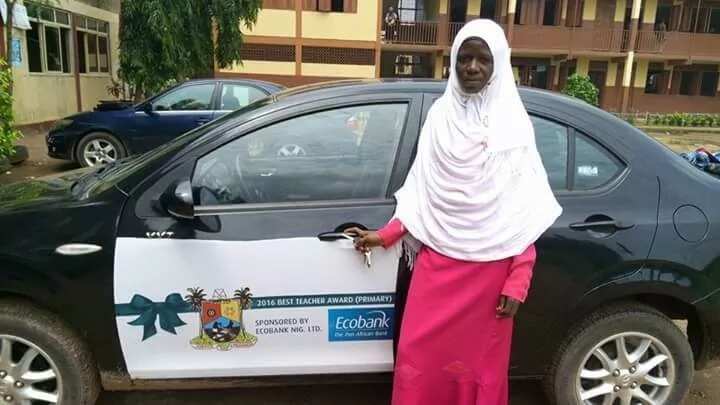 Meet overall best teacher in Lagos state, Hajia Kafayat who was given a brand new car (photo)