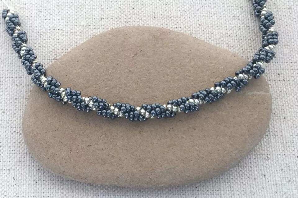 How to make spiral bead necklace?