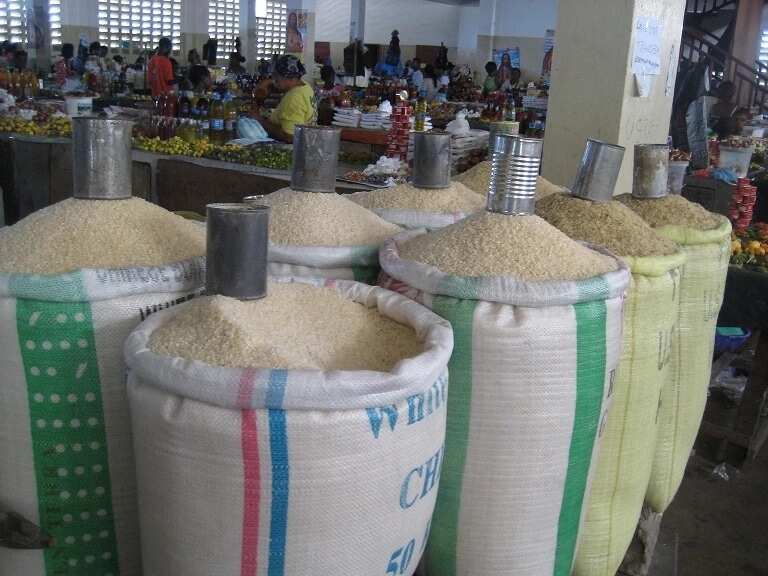 Nigerians rush to buy locally grown rice