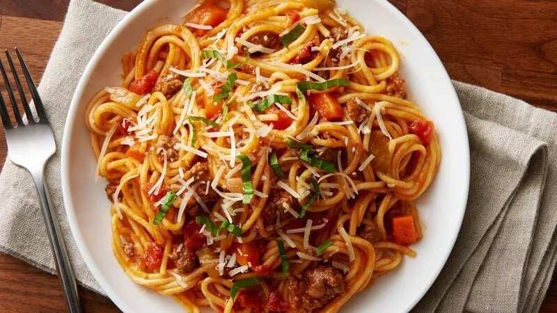 How to make spaghetti Bolognese with Dolmio