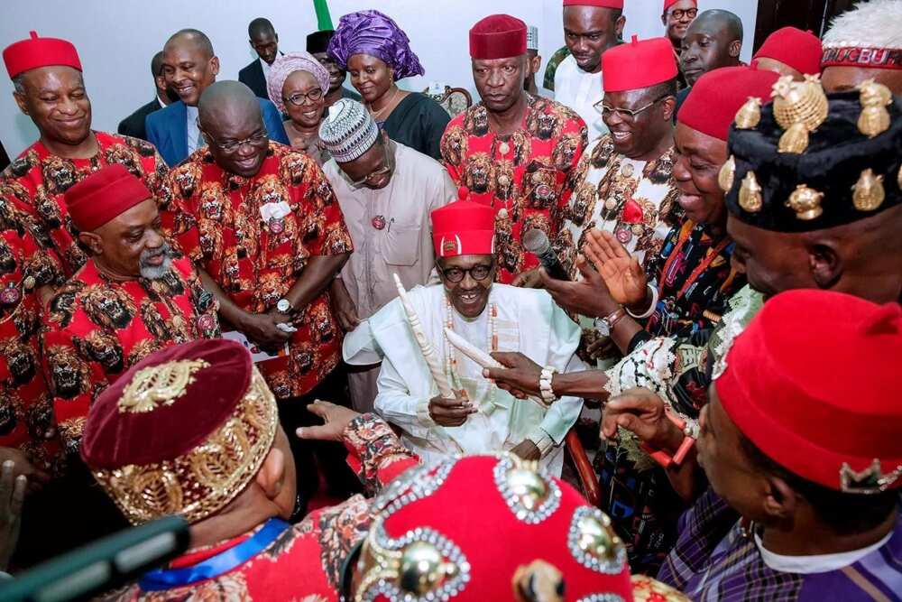 Shugaba Buhari ya nuna tsantsar soyayya ga yan Igbo – Rochas Okorocha