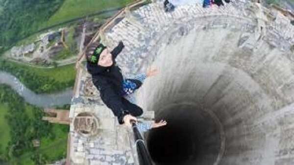 Masu daukar hoton selfie a wuraren ganganci 259 ne suka mutu a shekara daya Masu daukar hoton selfie a wuraren ganganci 259 ne suka mutu a shekara daya