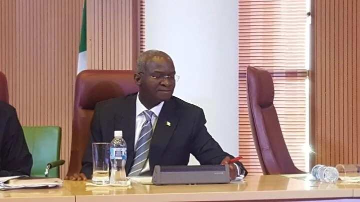 Tufka da warwara: Ban taɓa alƙawarin gyara wutan Najeriya a wata 6 ba – Inji Fashola