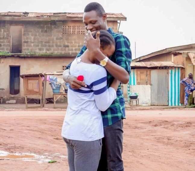 Nigerian man proposes to his girlfriend at the same spot he met her five years ago