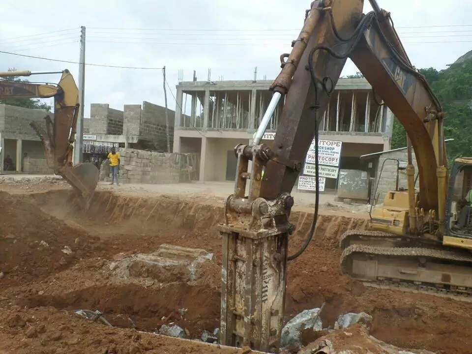 Fashola hails Fayose over Ekiti projects