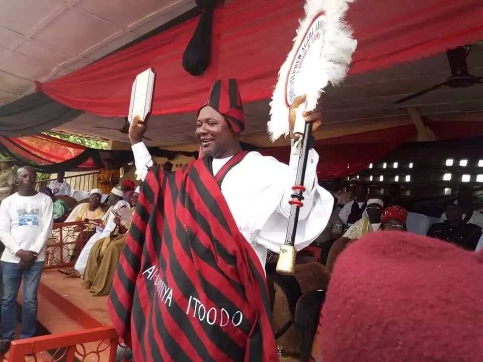 Idoma traditional attire (chief)