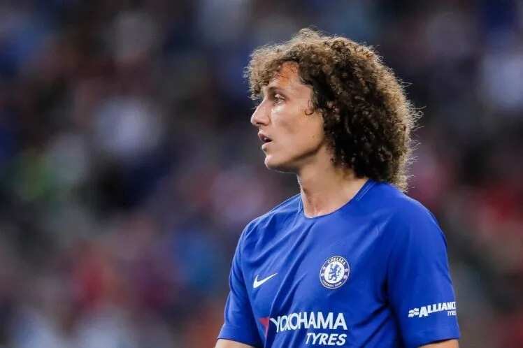 Barcelona want Chelsea defender David Luiz