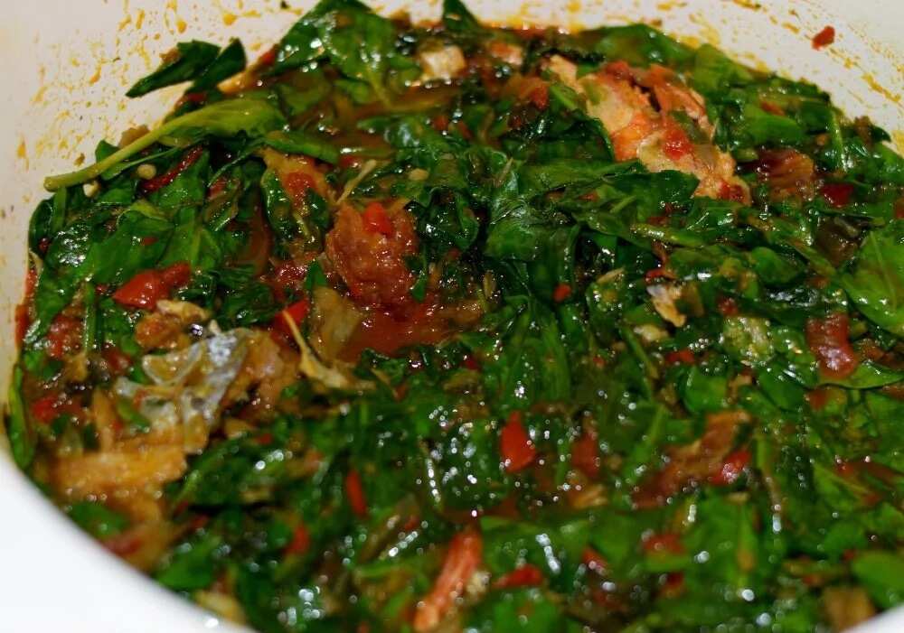 How to make vegetable sauce with ugu