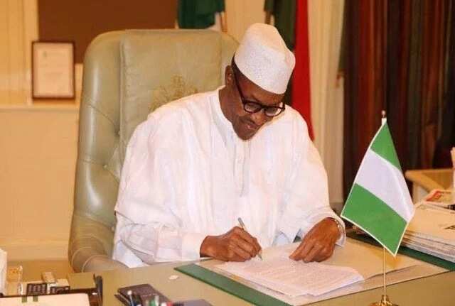 Shugaba Buhari ya nada sabbin kwamishinonin INEC 6 Shugaba Buhari ya nada sabbin kwamishinonin INEC 6