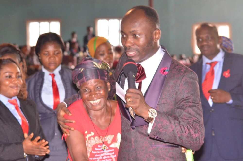 Cheerful Giver! Apostle Suleman puts old woman on 50k lifetime salary (photos)