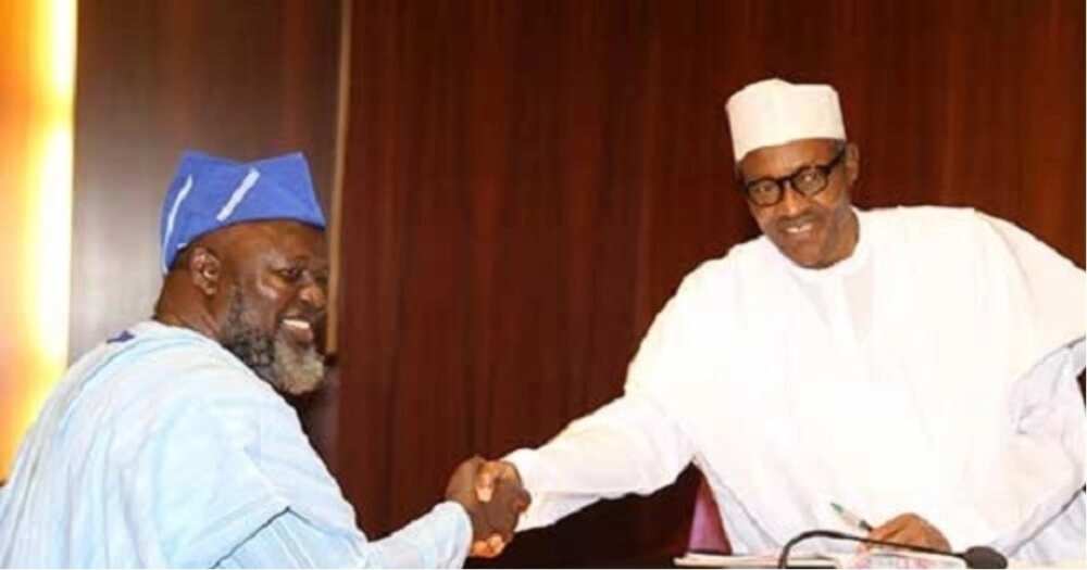 Wata sabuwa: An sake bankado wani ministan Buhari da ya kauce wa yin NYSC Wata sabuwa: An sake bankado wani ministan Buhari da ya kauce wa yin NYSC