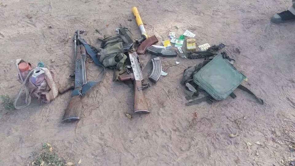 Barayi sun raka wata mata banki Barayi sun raka wata mata banki